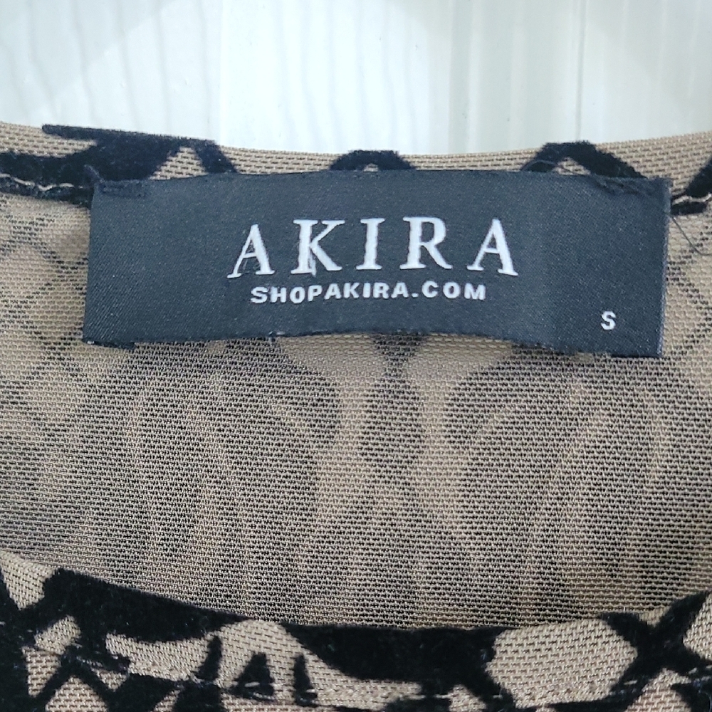AKIRA Black & Beige Long-Sleeve Ornate Crop Top - Picture 6 of 6